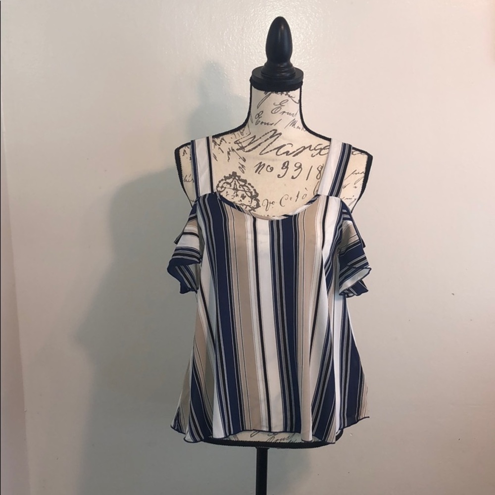 Women’s Medium Stripe Top.